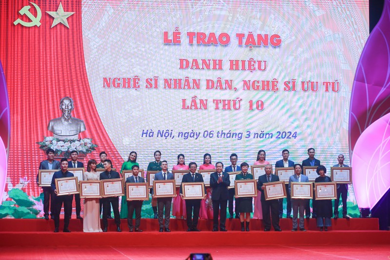 Anh cac nghe si duoc trao tang danh hieu NSND, NSUT lan thu 10-Hinh-9