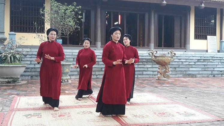 View - 	Nhà nghiên cứu Nguyễn Quang Long giới thiệu di sản hát Xoan