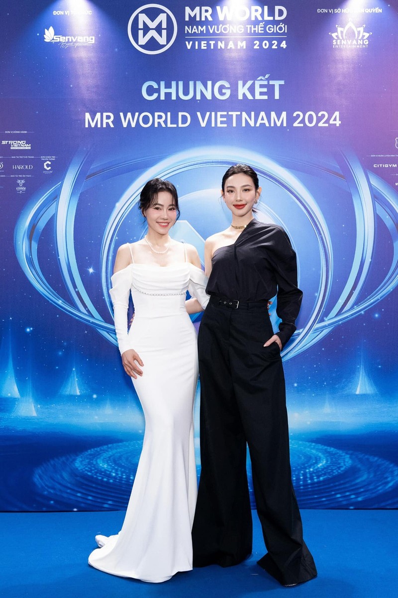 Dan hoa hau long lay tren tham do chung ket Mr World Vietnam 2024-Hinh-9