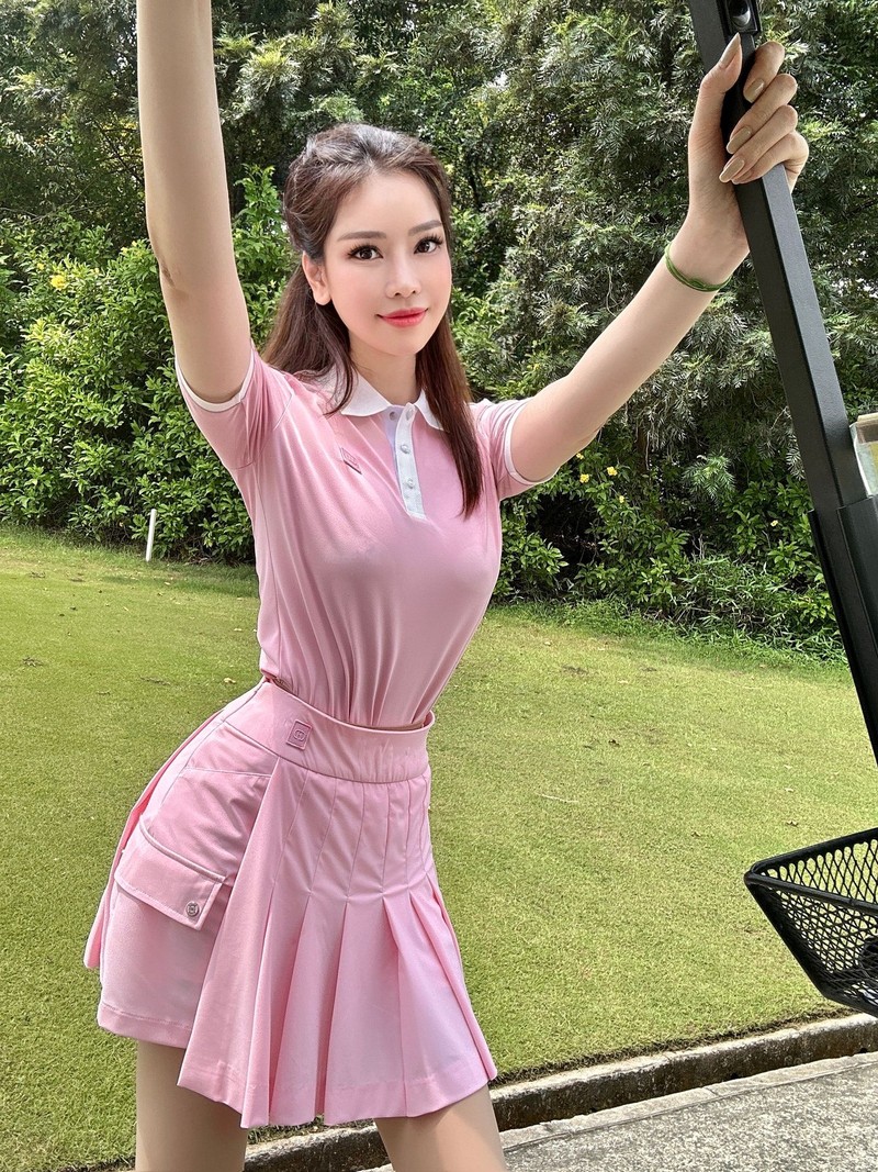 Cuu sieu mau Dao Lan Phuong tre trung, xinh dep tren san golf-Hinh-4