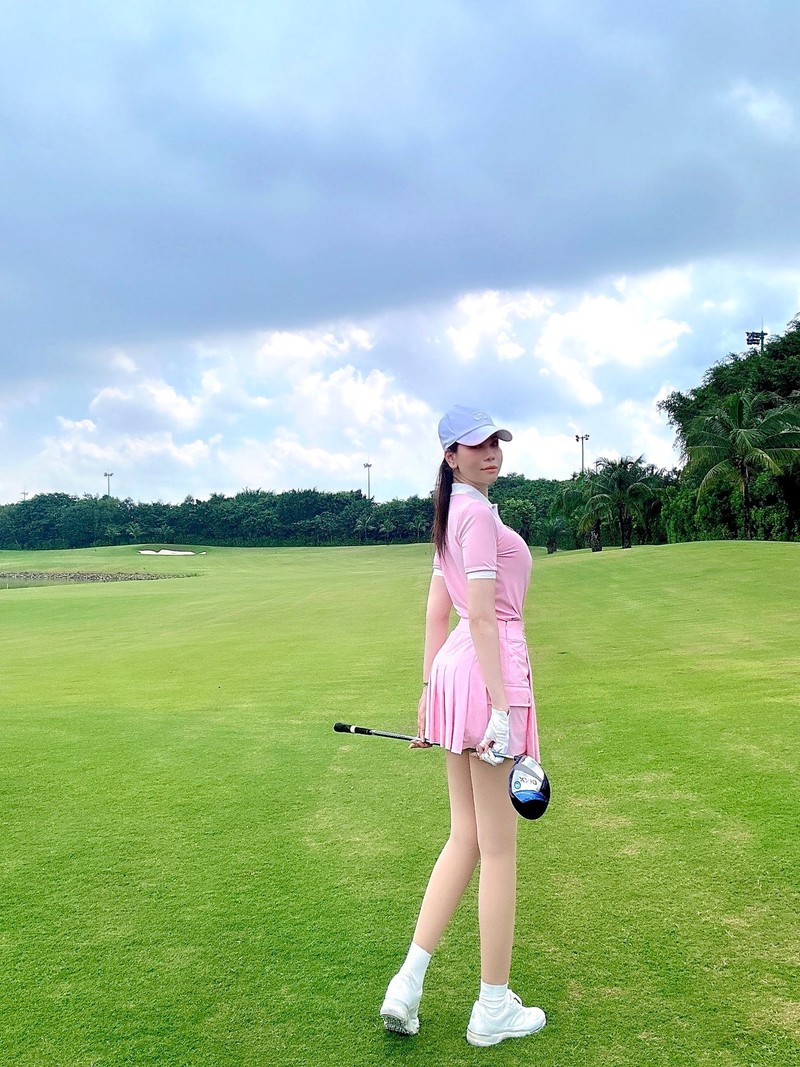 Cuu sieu mau Dao Lan Phuong tre trung, xinh dep tren san golf-Hinh-8