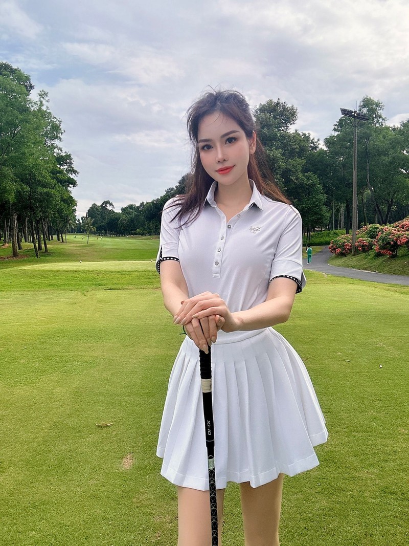 Cuu sieu mau Dao Lan Phuong tre trung, xinh dep tren san golf