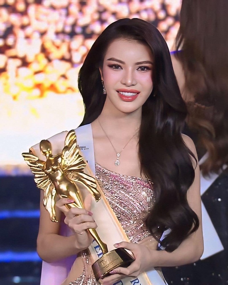 Ly do nguoi dep 28 tuoi tung ly hon dang quang Miss International Queen-Hinh-5