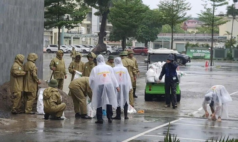 Ha Noi: Ben trong Benh vien Bach Mai khi bao Yagi do bo-Hinh-3