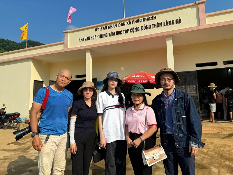 Hoa hau Thanh Thuy den Lang Nu ho tro nguoi dan-Hinh-6