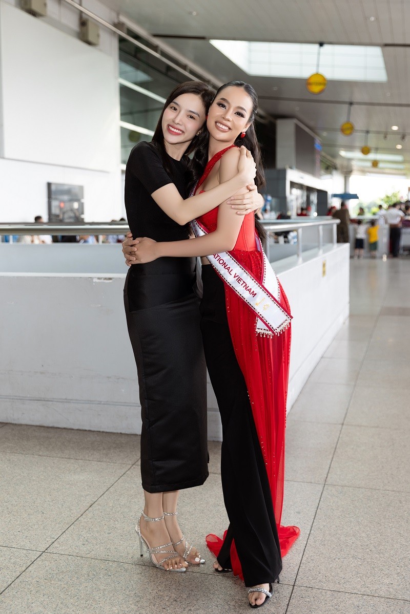 Dan hau dinh dam tien Anh Vuong di thi Miss Asia Pacific International 2024-Hinh-8