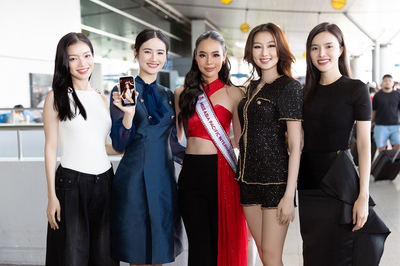 Dan hau dinh dam tien Anh Vuong di thi Miss Asia Pacific International 2024