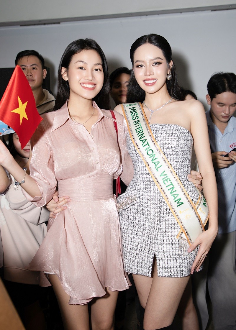 Thanh Thuy mang 150 kg hanh ly du thi Miss International 2024