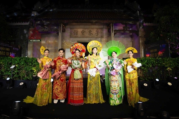 Dan hoa hau, a hau khoe sac voc voi ao dai-Hinh-7