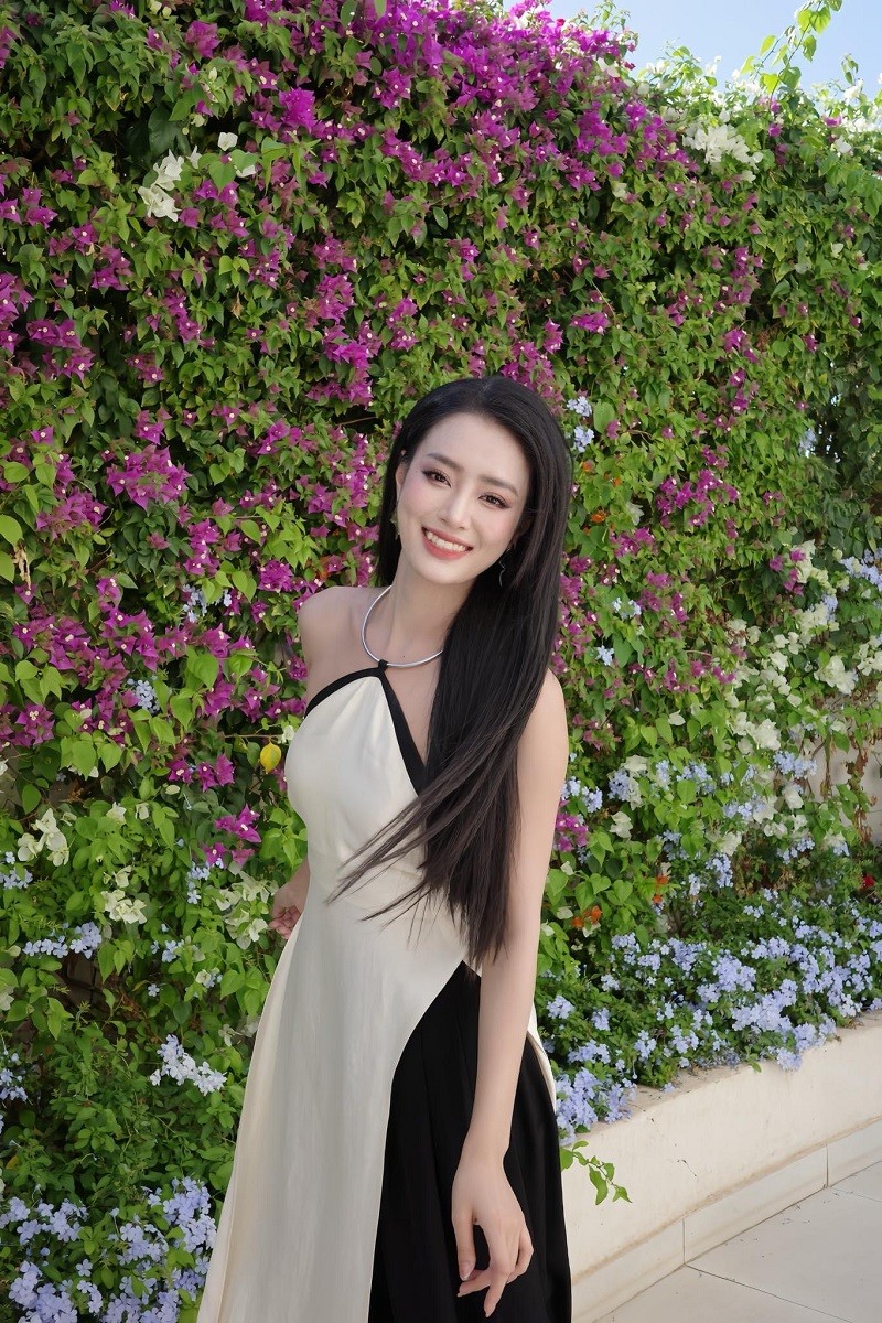 A hau Bui Khanh Linh goi cam voi ao dai cach tan co yem-Hinh-6