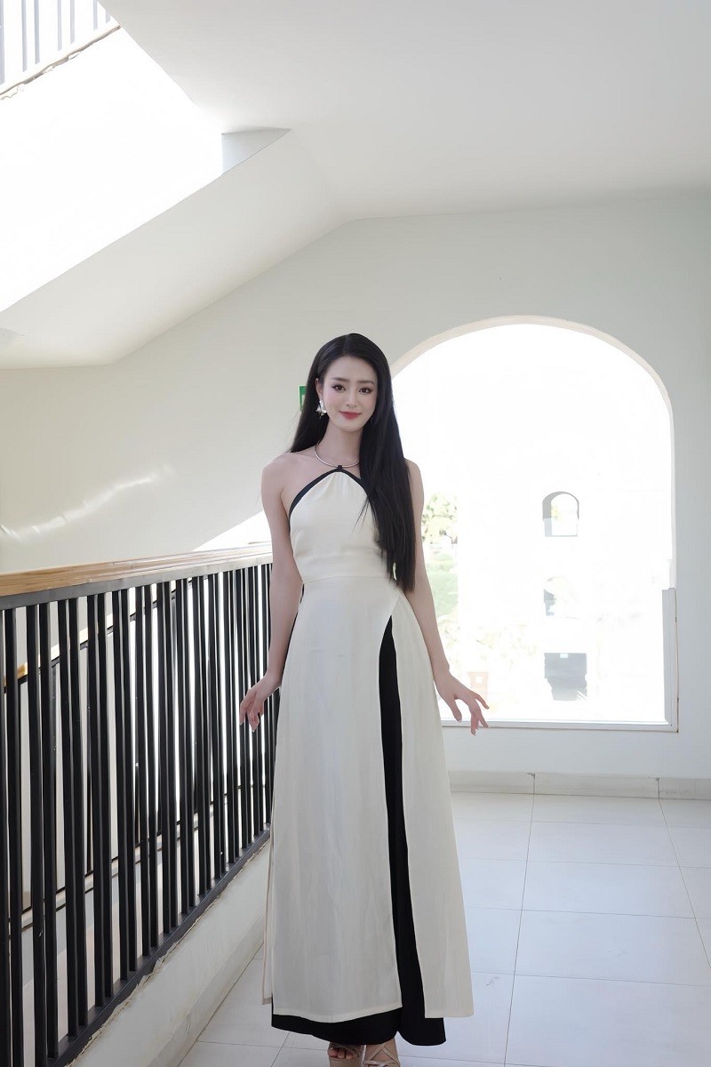 A hau Bui Khanh Linh goi cam voi ao dai cach tan co yem-Hinh-8