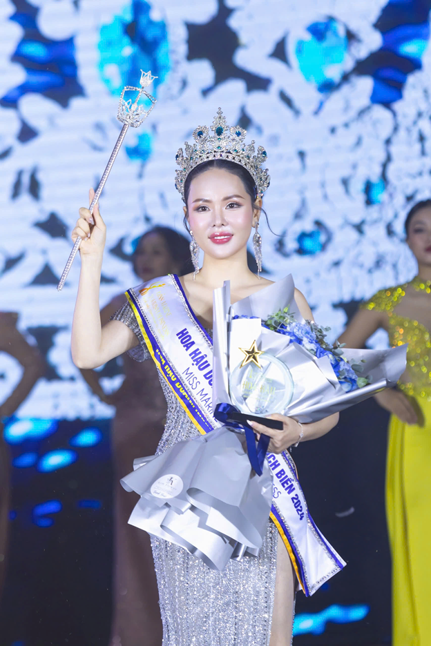 Nguyen Thi Le Hong dang quang Hoa hau Doanh nhan Du lich Bien 2024-Hinh-2