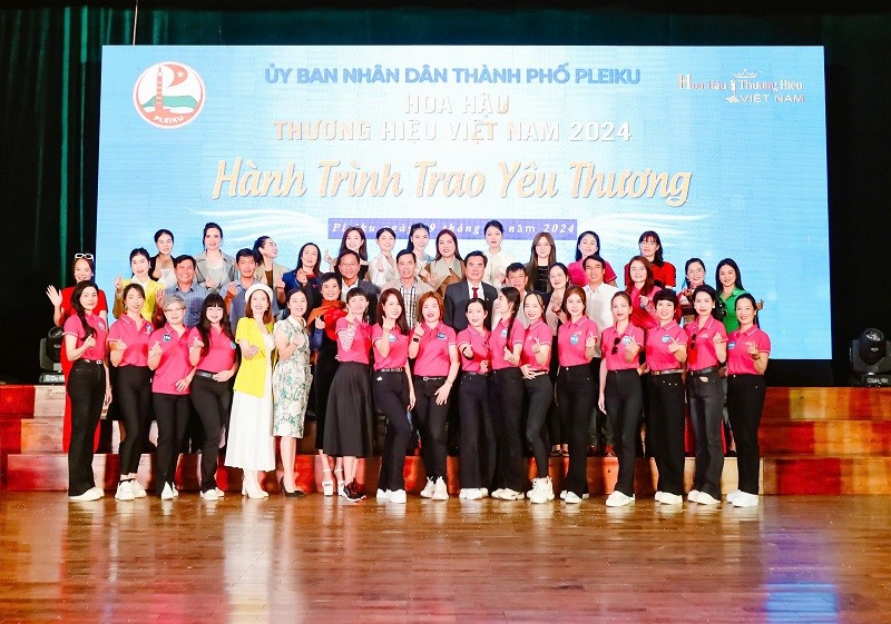 Thi sinh Hoa hau Thuong hieu Viet Nam 2024 bien hoa thi tai nang-Hinh-6