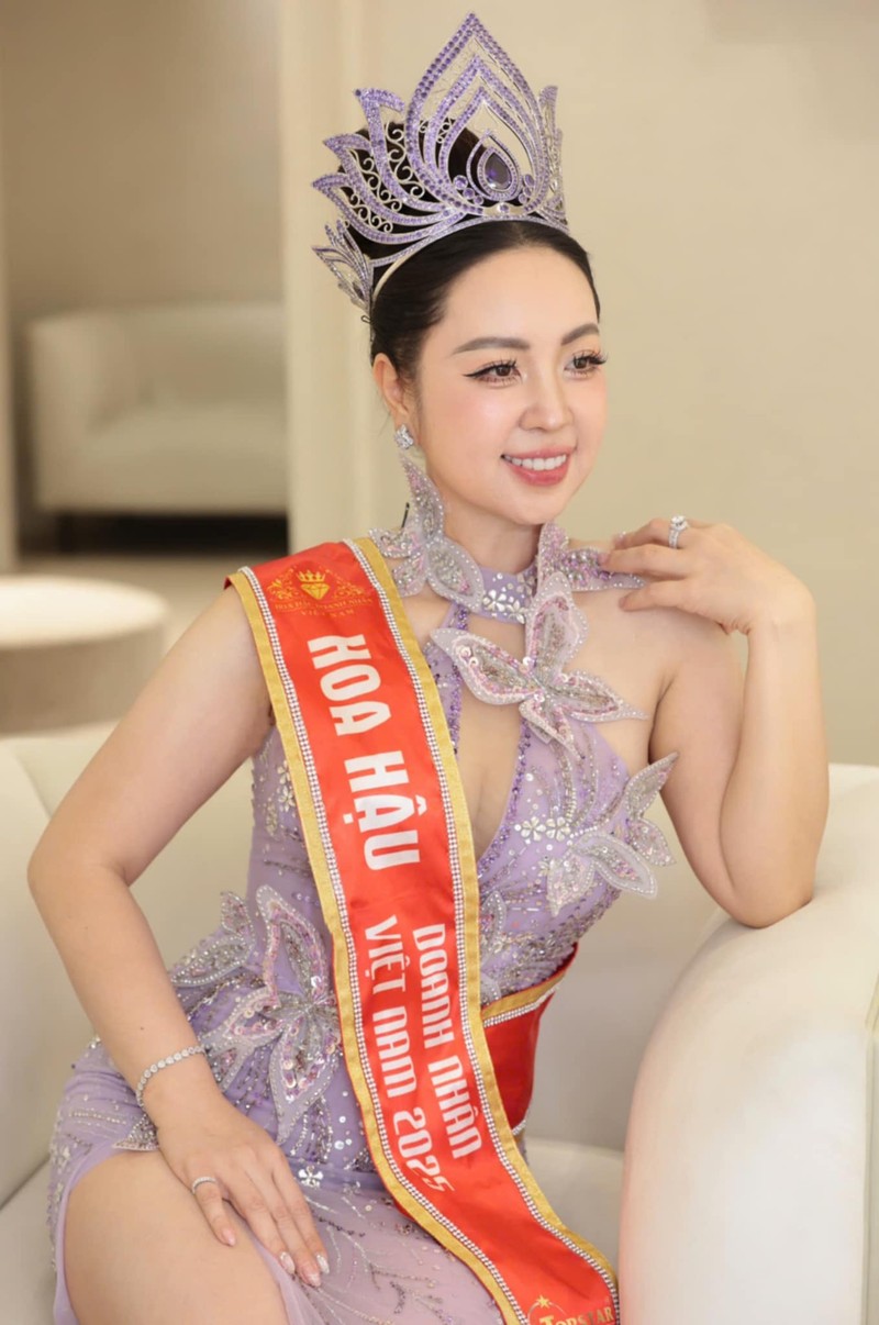 Hoang Thu Thuy khoe nha moi 2 ty sau dang quang hoa hau-Hinh-4