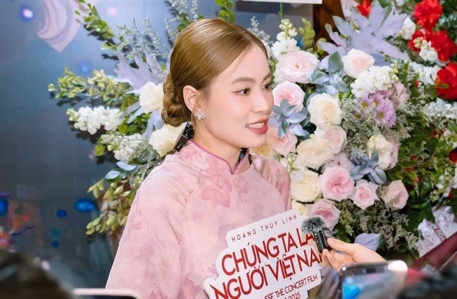 Hoang Thuy Linh ne nhac den Den Vau, tiet lo dang hanh phuc-Hinh-4