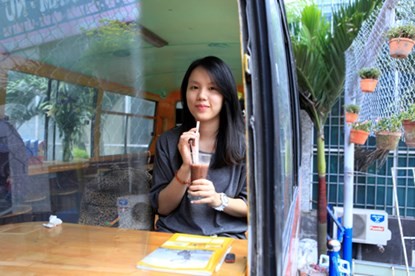 Anh doc quan ca phe tren xe buyt di nhat Ha Noi-Hinh-7