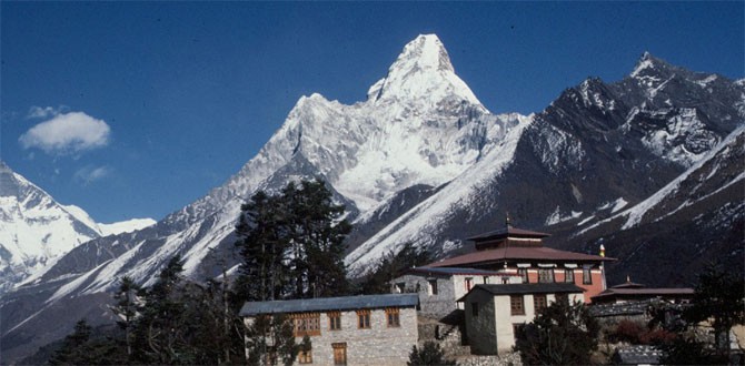Choang ngop khach san cao ky luc tren dinh Everest o Nepal-Hinh-3