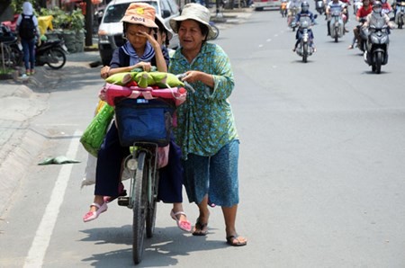 Du kieu ha nhiet cua dan Sai Gon trong nang nong khung khiep-Hinh-6