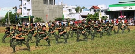 Anh bo doi bien phong bieu dien vo thuat day uy dung-Hinh-10