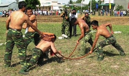 Anh bo doi bien phong bieu dien vo thuat day uy dung-Hinh-6