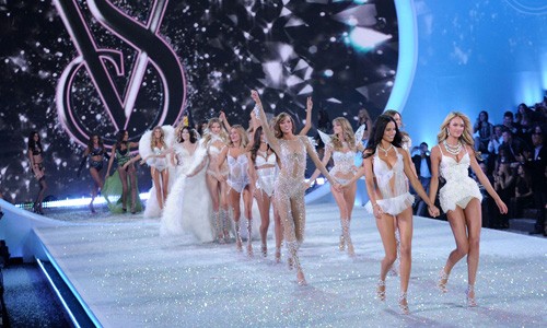 Phat hoang voi gia ve xem show noi y Victoria's Secret