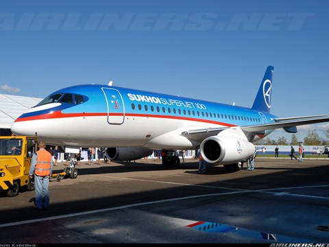 Soi may bay Sukhoi Superjet 100 Nga sap cung cap cho Viet Nam