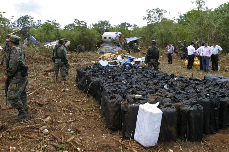 Soi dan may bay gan 600 chiec cua trum ma tuy khet tieng Mexico-Hinh-4