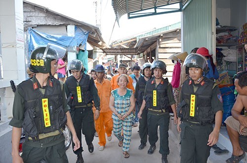 100 canh sat vay bat ba trum ma tuy o Binh Thuan