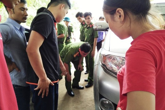 Thanh Hoa: Hang chuc ten con do no sung, phi dao truy sat 1 gia dinh