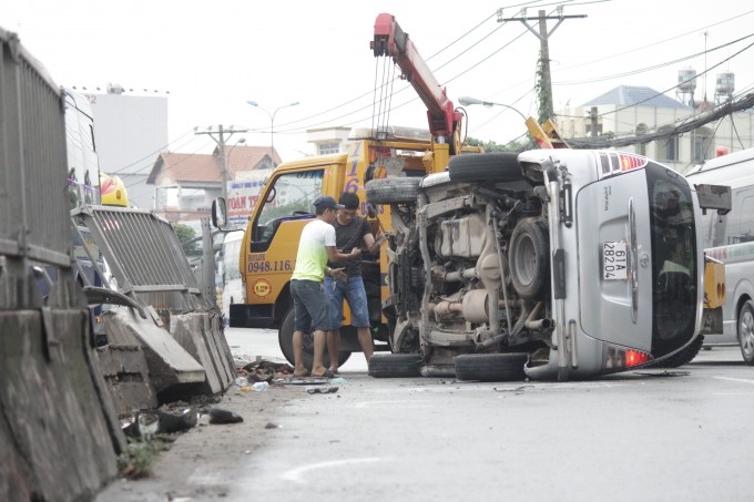 TP HCM: Tai nan lien hoan, quoc lo 13 un tac keo dai