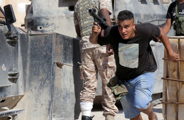Anh: Dac nhiem Libya danh phien quan Hoi giao o Benghazi-Hinh-3