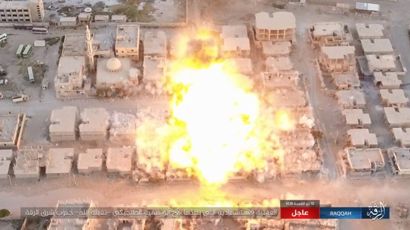 IS danh bom tu sat no tung khu nguoi Kurd o Raqqa-Hinh-3