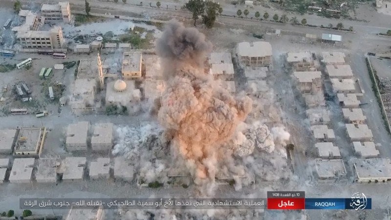 IS danh bom tu sat no tung khu nguoi Kurd o Raqqa-Hinh-4