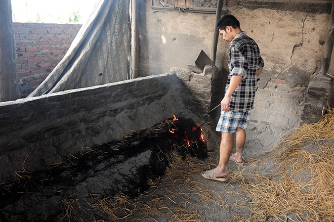 Bi mat quy trinh san xuat chiec coc vai bia “huyen thoai“ o Ha Noi-Hinh-11