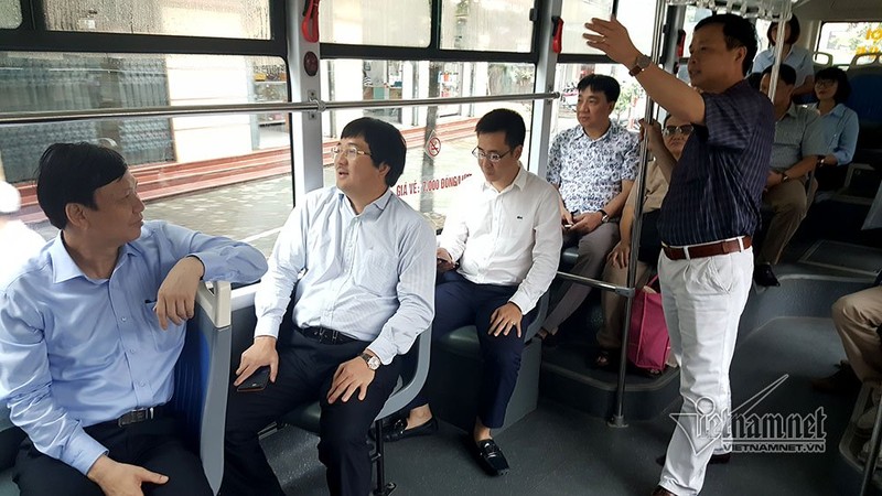Ha Noi: Cho 13.000 khach moi ngay, buyt nhanh BRT qua tai-Hinh-2