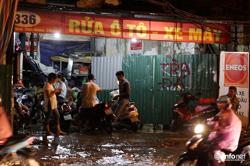 Ha Noi: Mua lon gio tan tam, nhieu tuyen pho ngap ung, giao thong un tac-Hinh-6