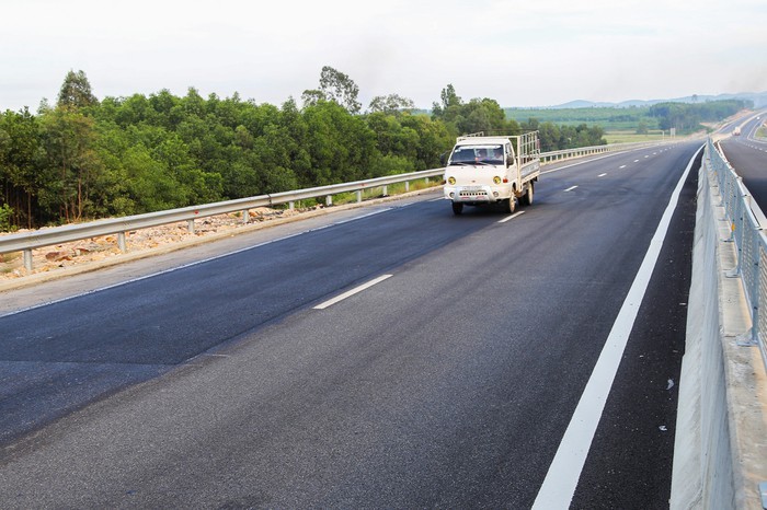 Khac phuc xong diem hu hong o cao toc 34.500 ty Da Nang - Quang Ngai-Hinh-6