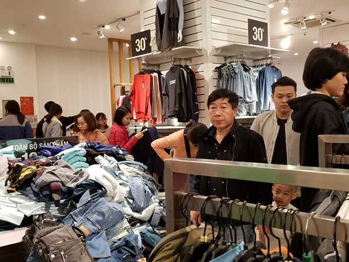 Black Friday: Noi im ang, noi khach phai xep hang dai-Hinh-3