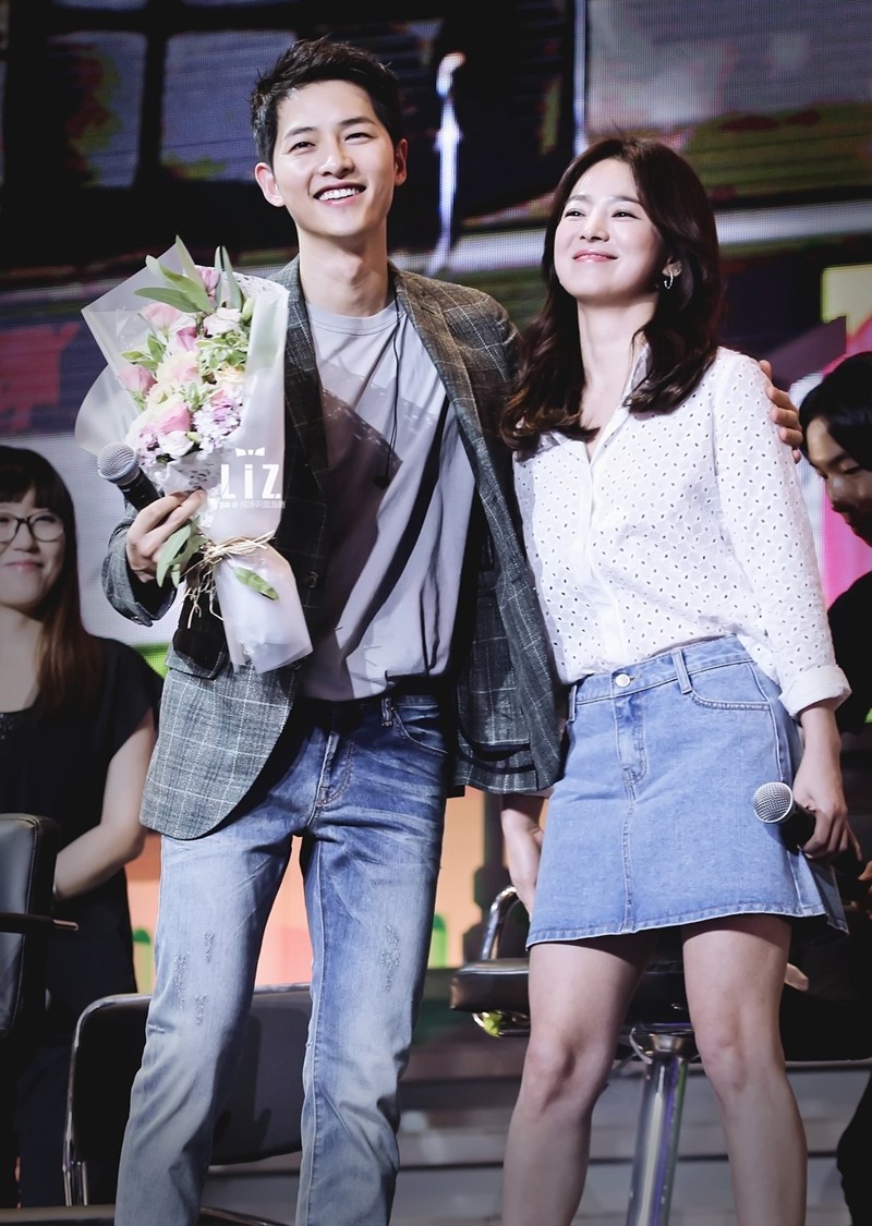 Ngam phong cach thoi trang cua cap doi Song Joong Ki va Song Hye Kyo-Hinh-7