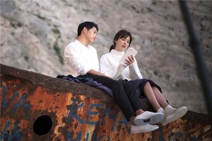 Ngam phong cach thoi trang cua cap doi Song Joong Ki va Song Hye Kyo-Hinh-9