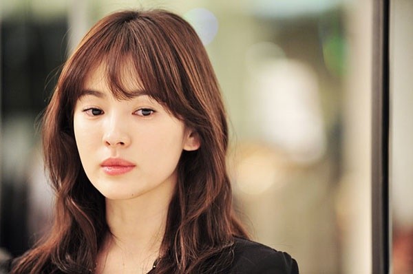 Nhung kieu toc tre trung va “hut hon” cua Song Hye Kyo