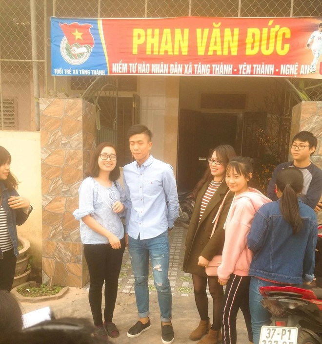 Trang phuc du xuan cua cau thu Viet Nam co gi hot?-Hinh-4