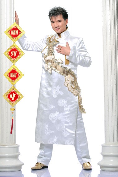 Xem cac my nam Viet “xung xinh” ao dai du xuan don Tet-Hinh-8