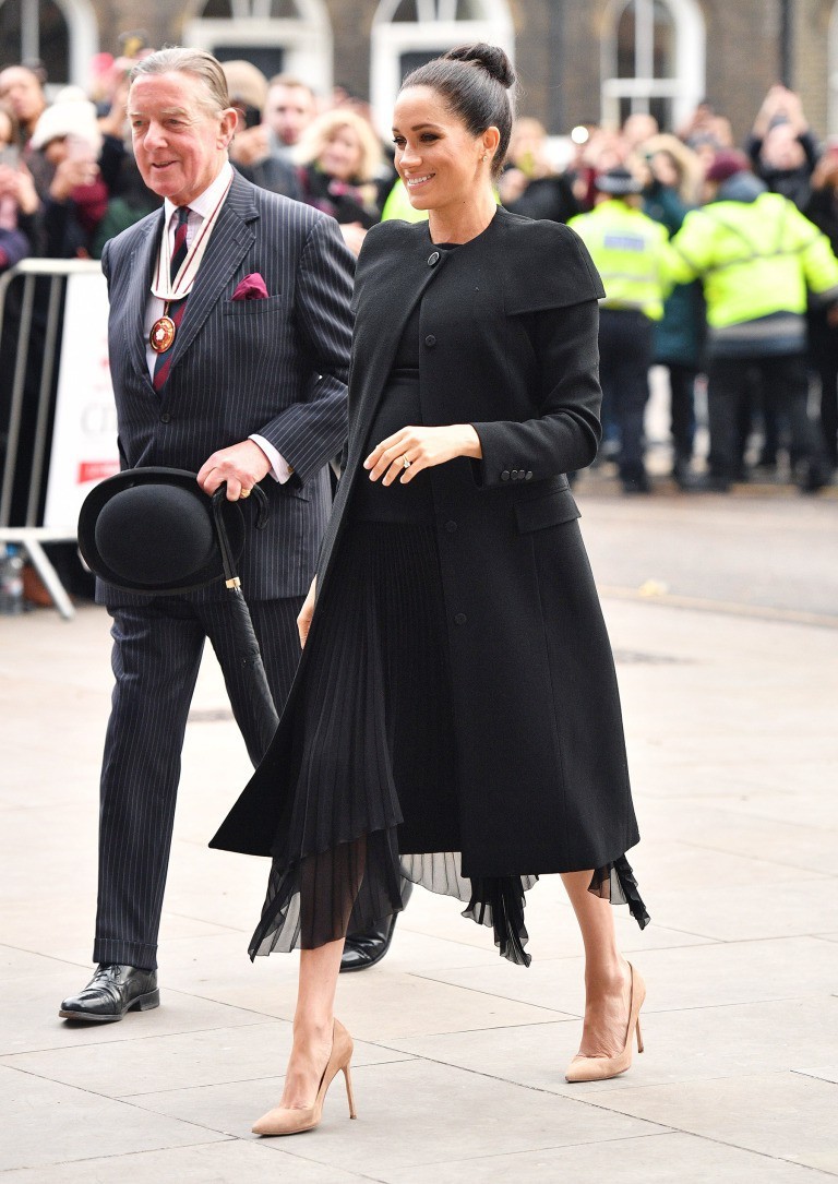 Hoc lom thoi trang ba bau goi cam cua cong nuong Meghan Markle-Hinh-2