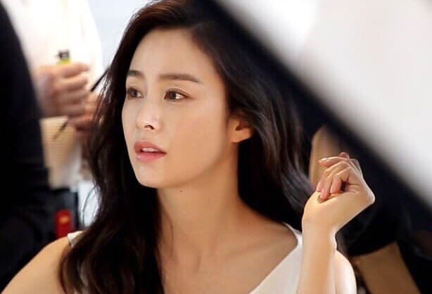 Ly do ba bau Kim Tae Hee van duoc khen tre xinh o tuoi 39