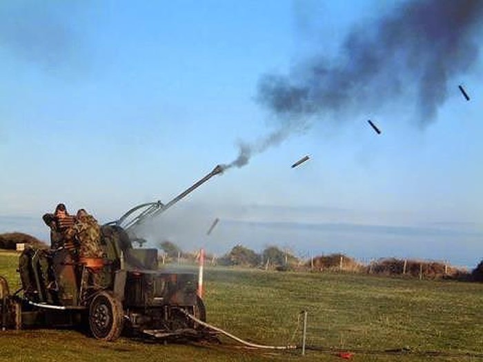 An Do va Pakistan lai 'noi chuyen' voi nhau bang trong phao, mau da do