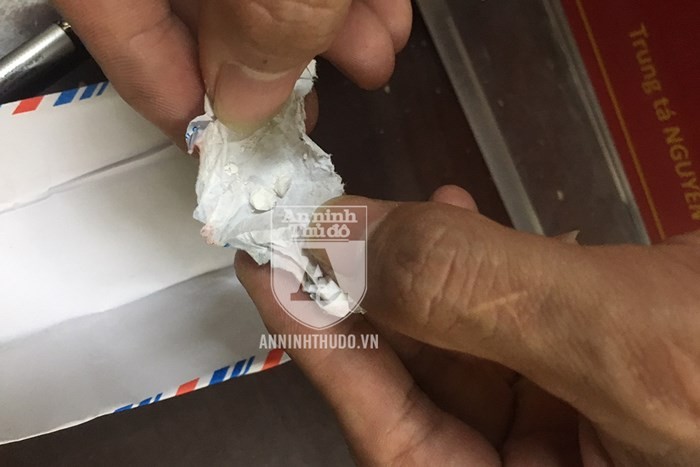 Vua mua 200.000 dong heroin, nam thanh nien da “dung” Canh sat 141