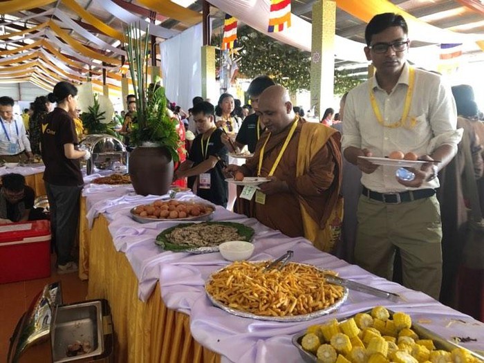 Cac mon an chay doc dao duoc phuc vu tai Dai le Vesak 2019-Hinh-5