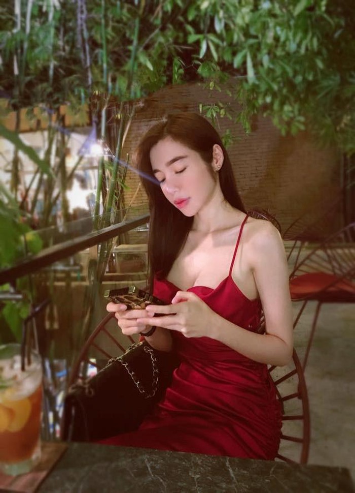 Soi thoi trang nong bong, dot mat nguoi nhin cua Elly Tran-Hinh-8