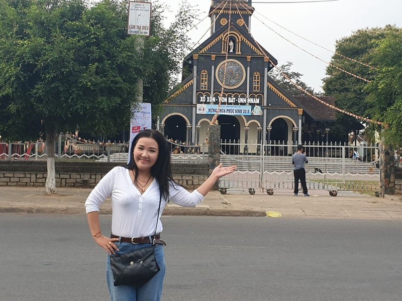 Khong ngo me chong Thu trong Ve nha di con co phong cach thoi trang dep den vay-Hinh-3